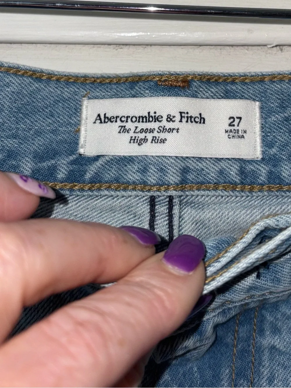 Abercrombie & Fitch The Loose Short High Rise Distressed Denim Shorts Size 27 - Picture 4 of 6